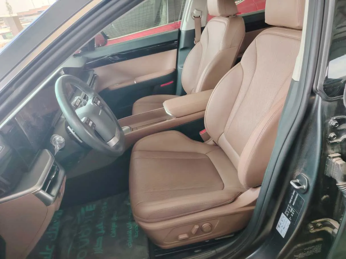 Car image 14