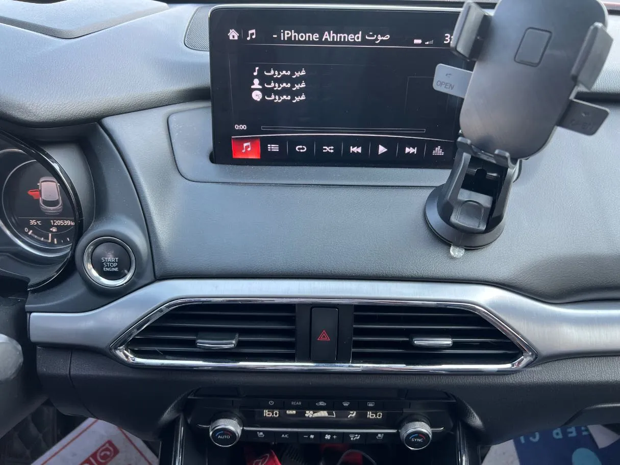 Car image 19
