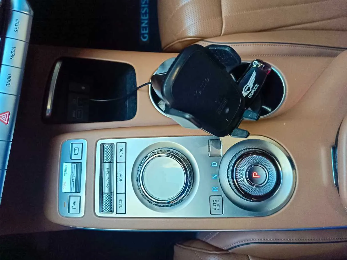 Car image 27
