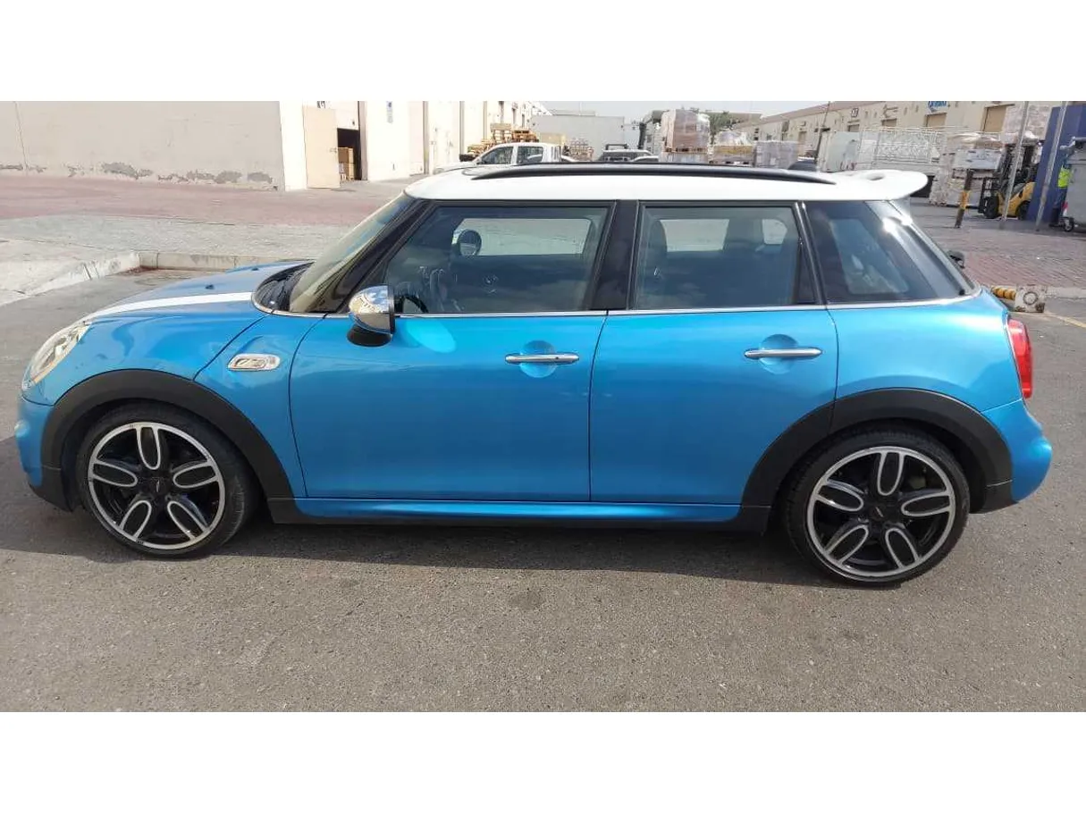 Car image 4