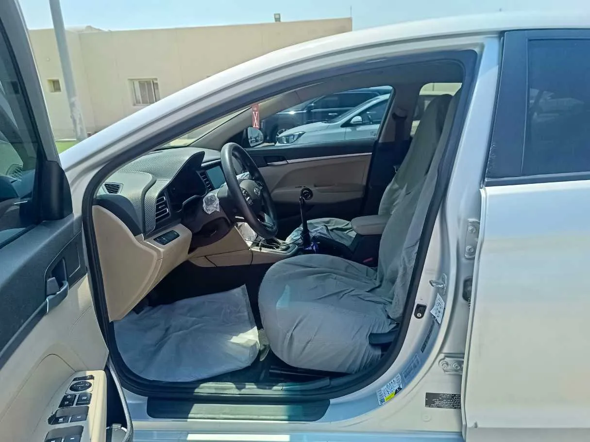 Car image 12