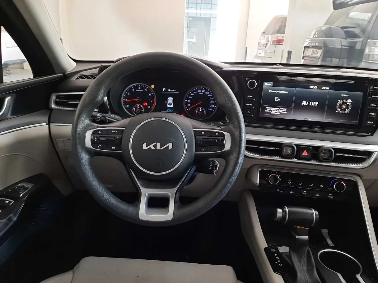 Car image 17