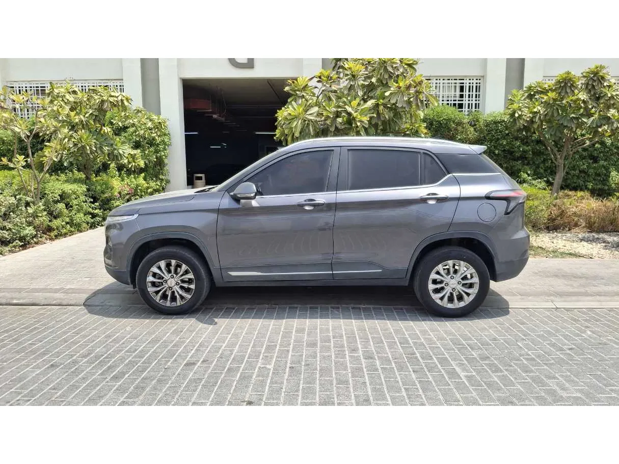 Car image 4