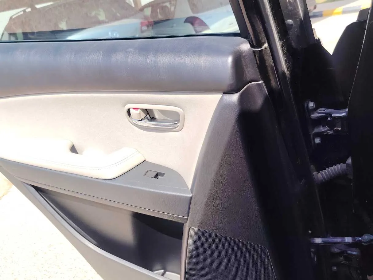 Car image 30