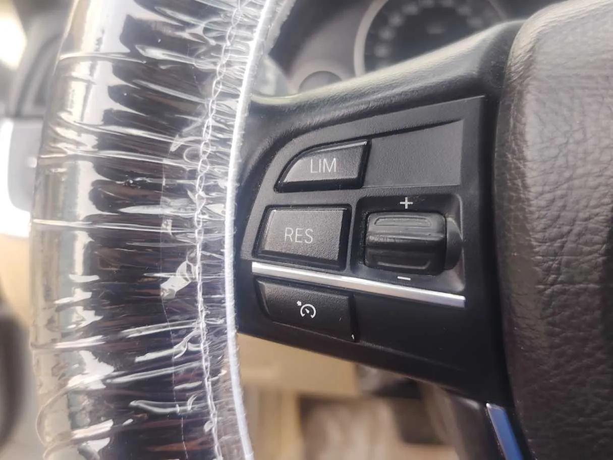 Car image 35