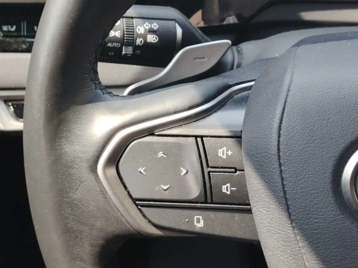 Car image 30