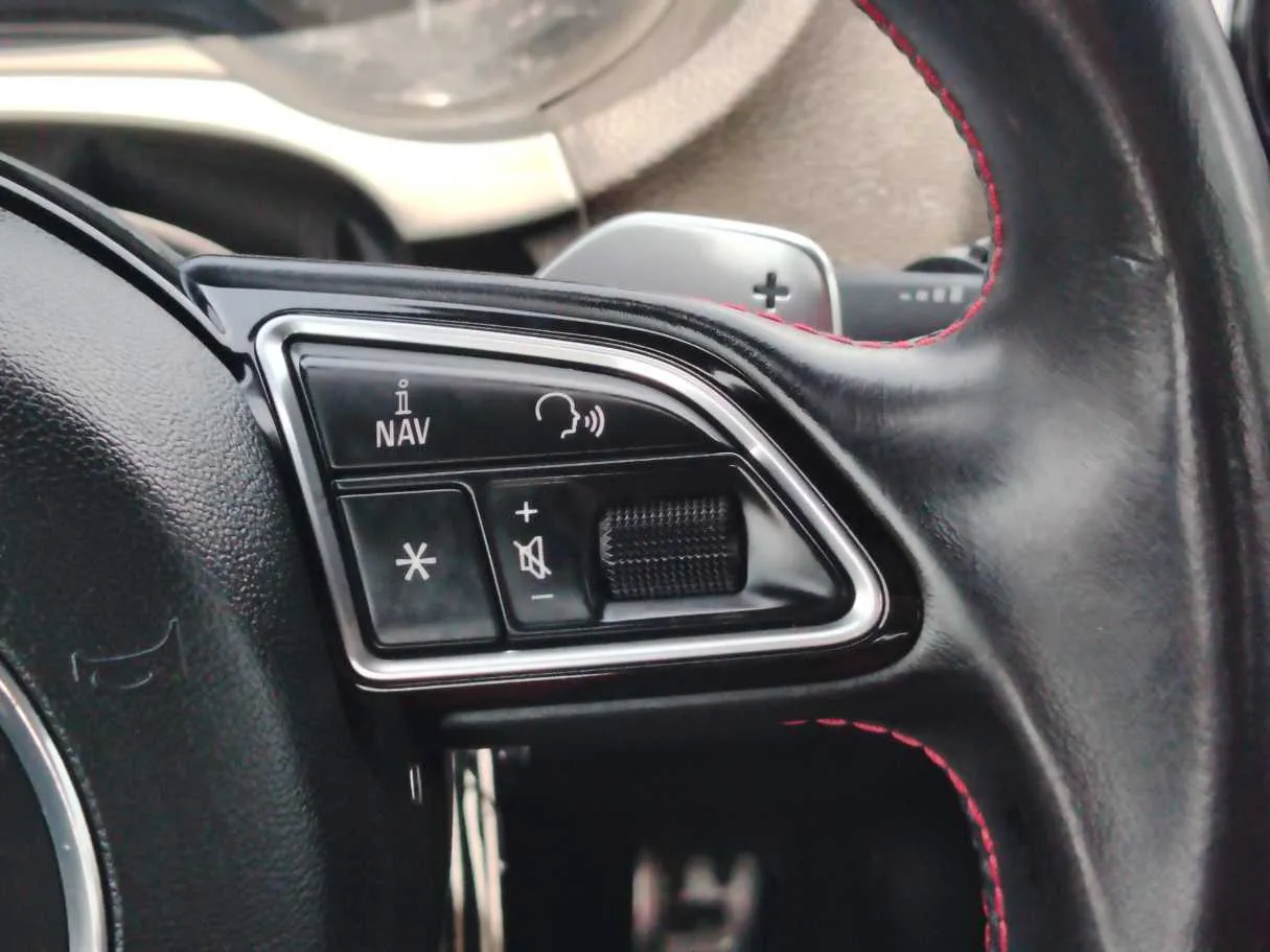 Car image 24