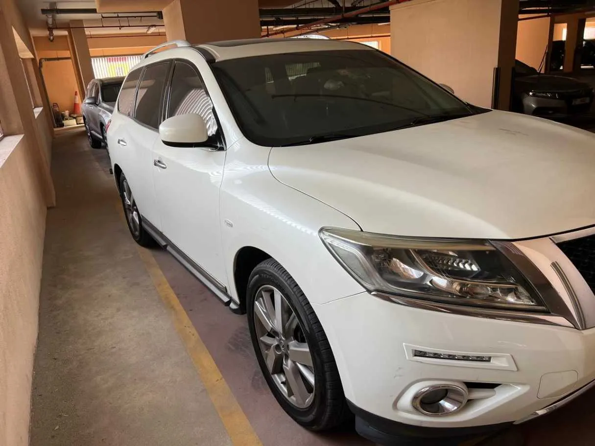 Car image 3
