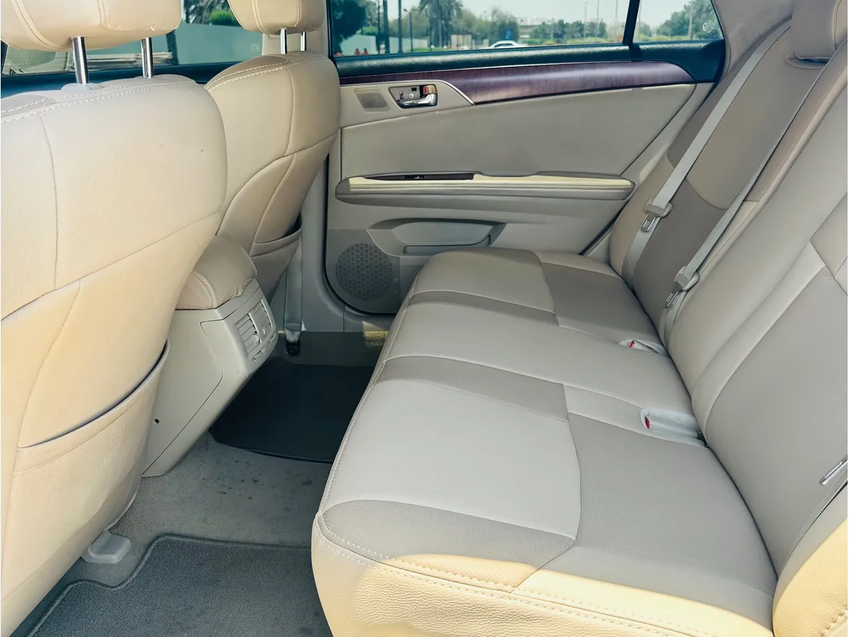 Car image 10