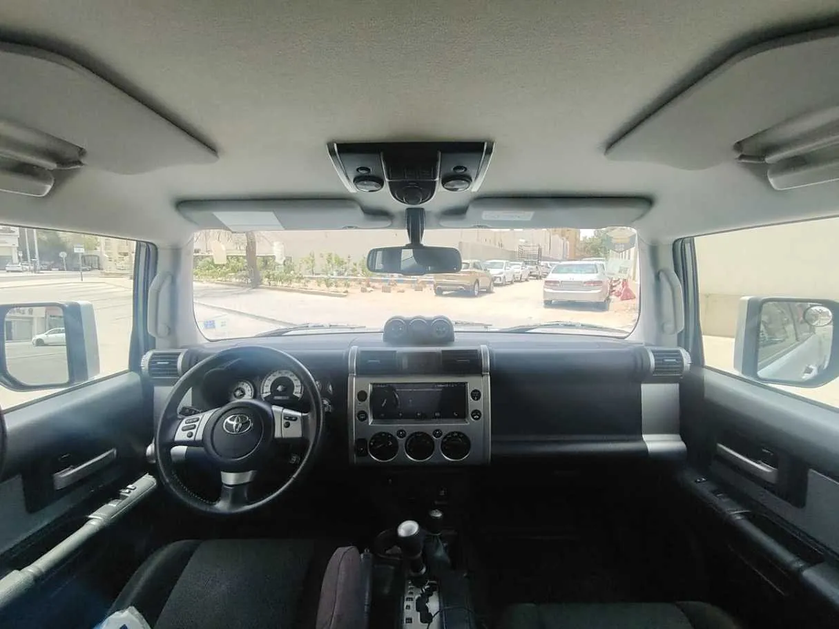 Car image 16