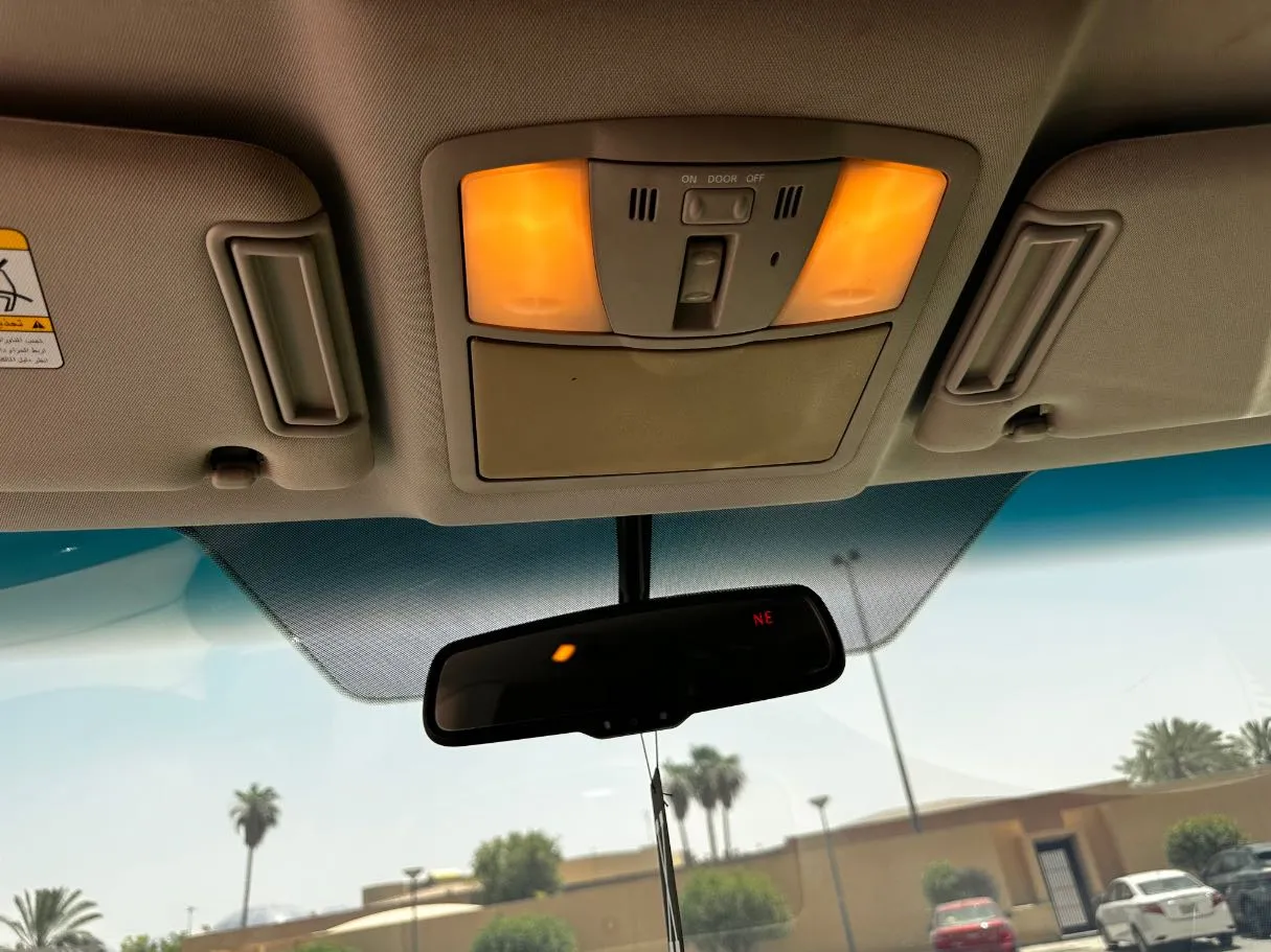 Car image 25