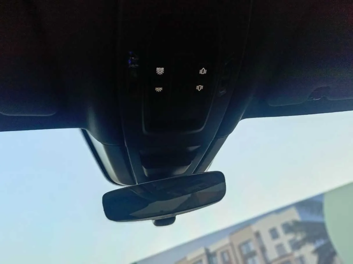 Car image 35