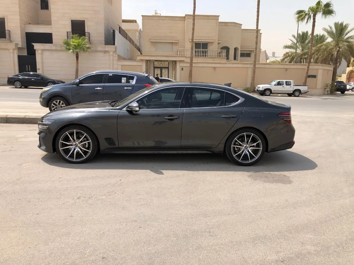 Car image 8