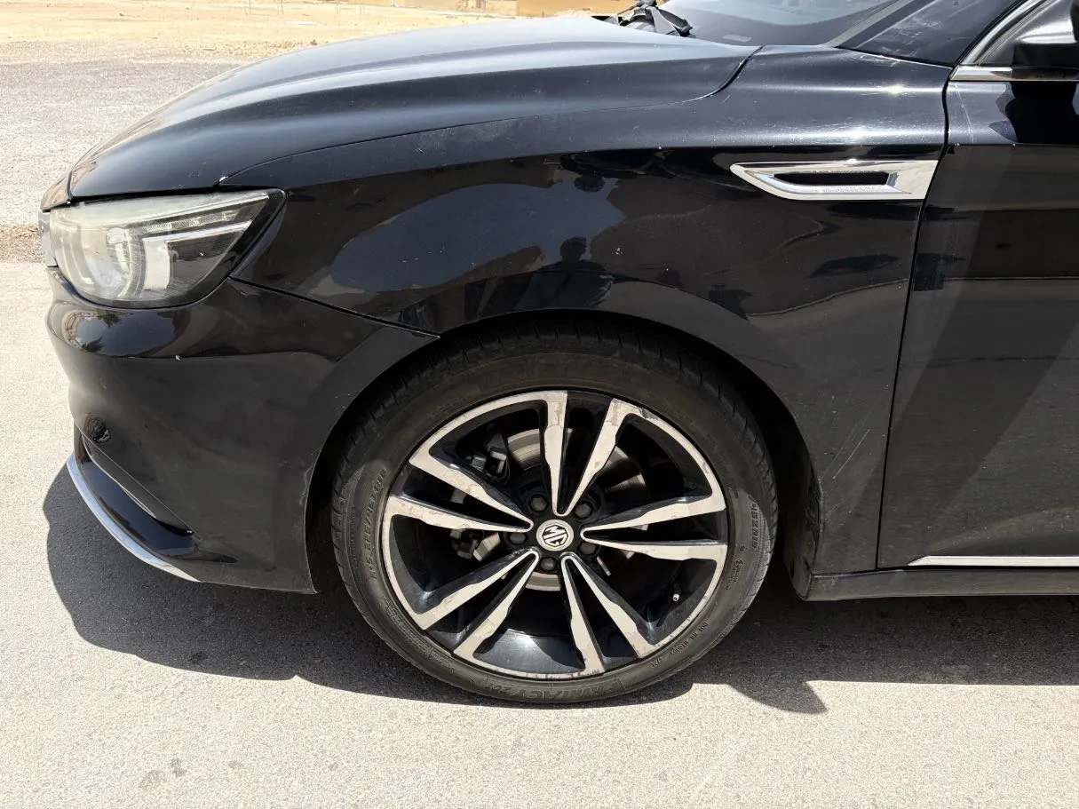 Car image 9