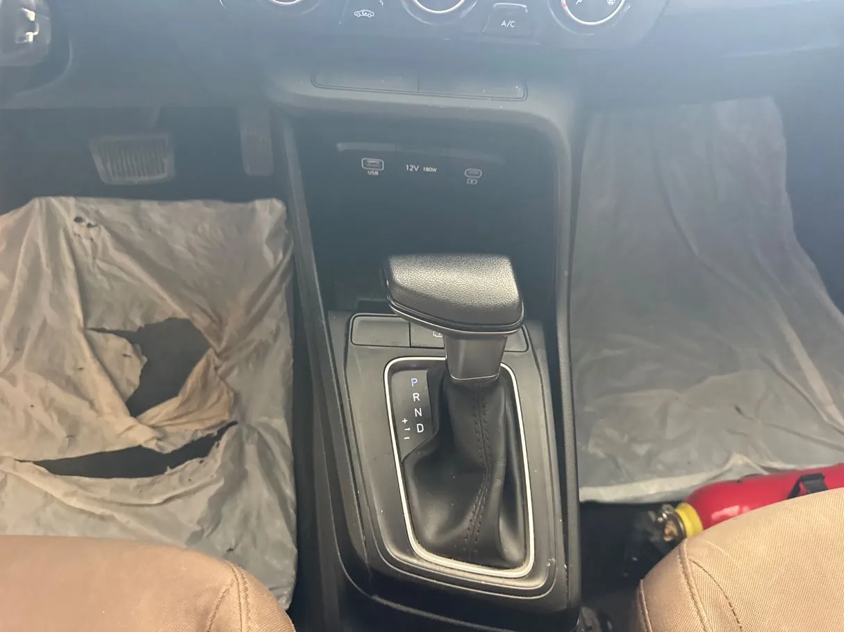 Car image 12