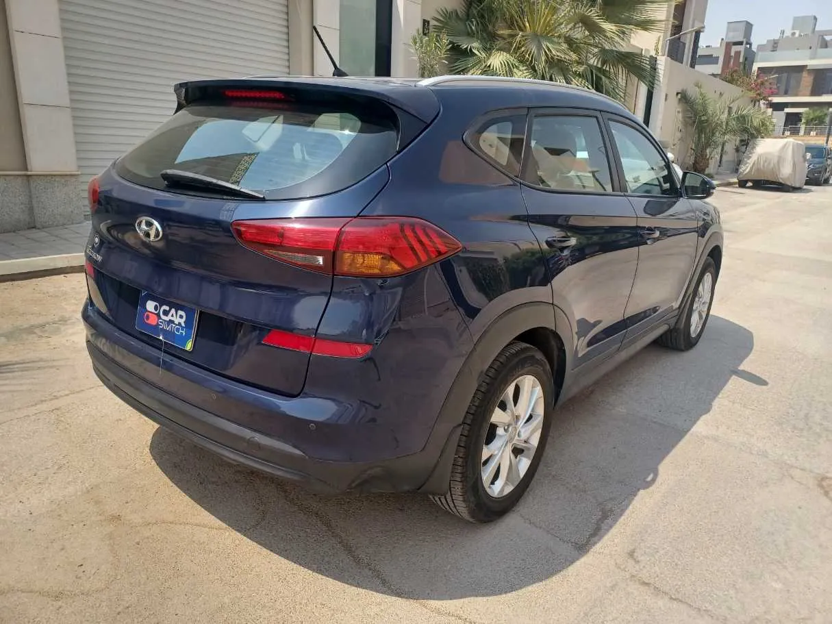 Car image 5