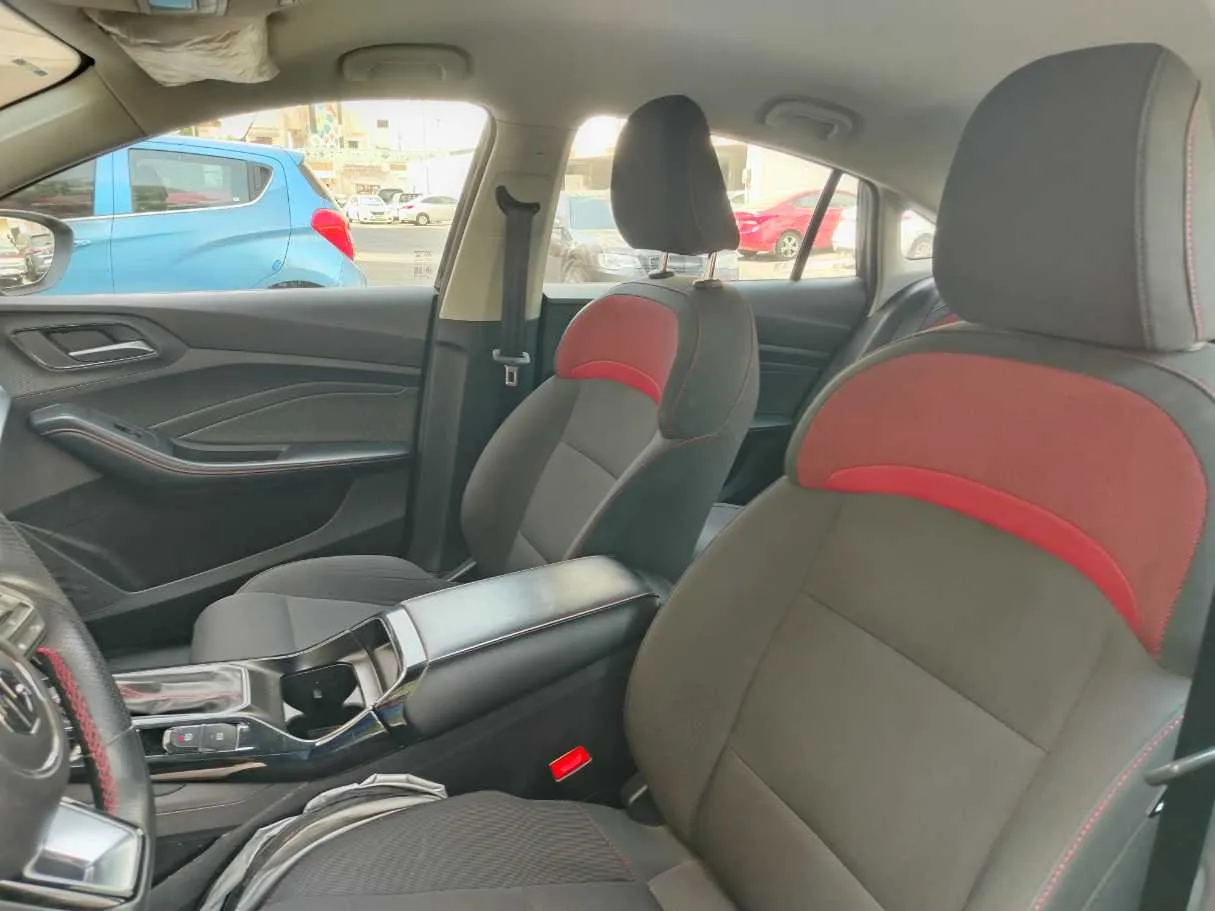 Car image 15