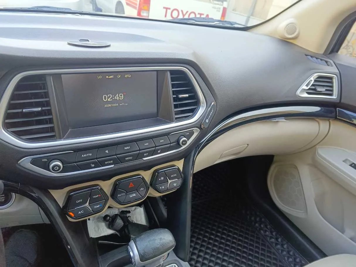 Car image 19