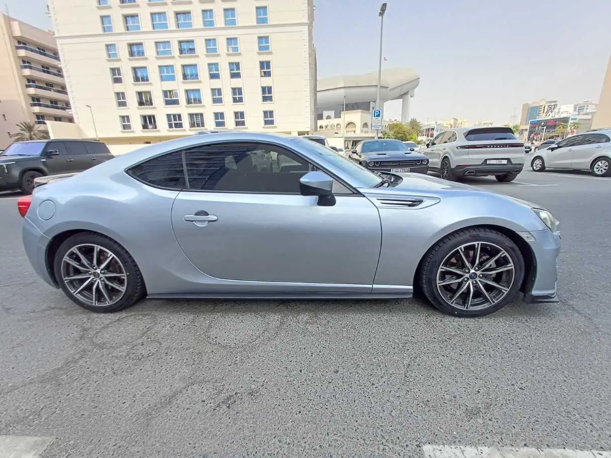 Car image 8