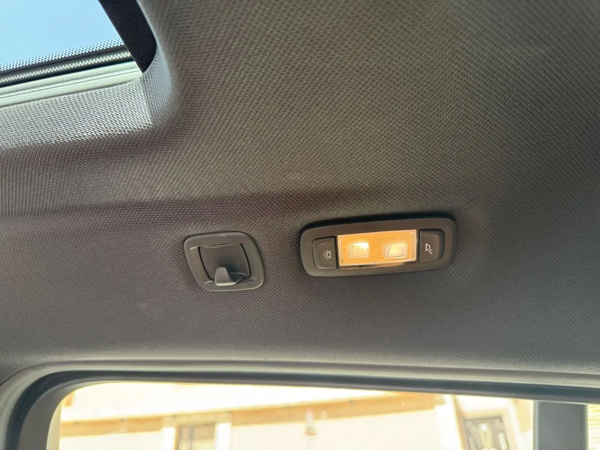 Car image 27