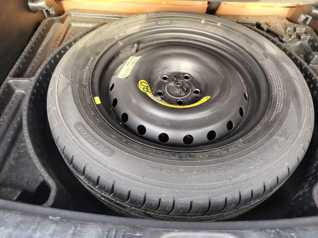 Car image 30