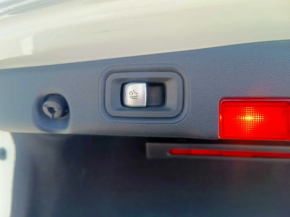 Car image 37