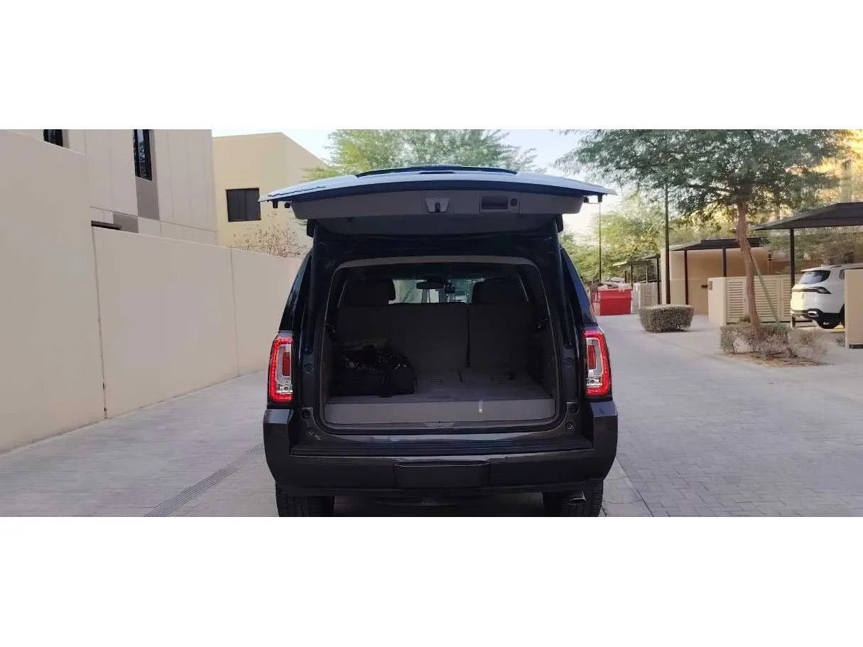 Car image 18