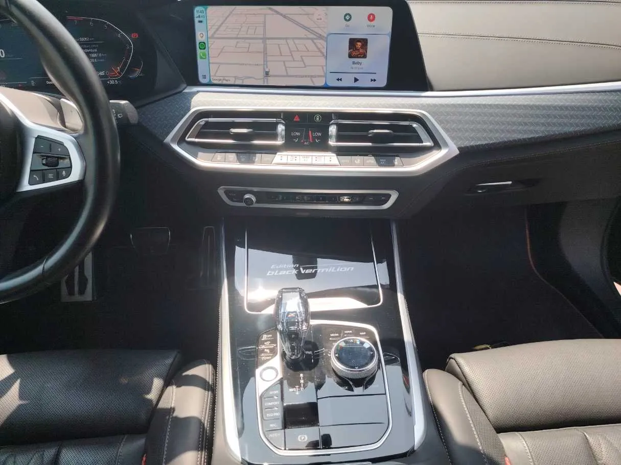 Car image 19