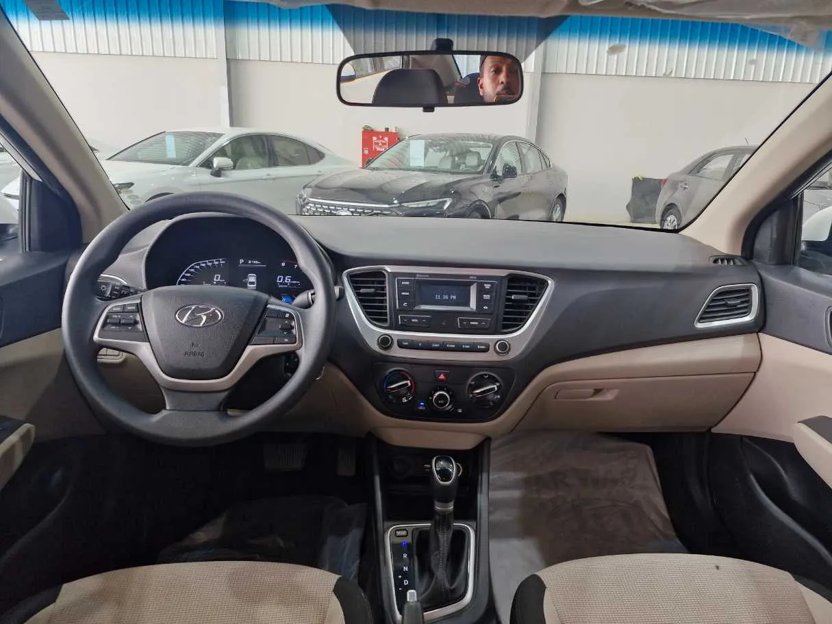Car image 9