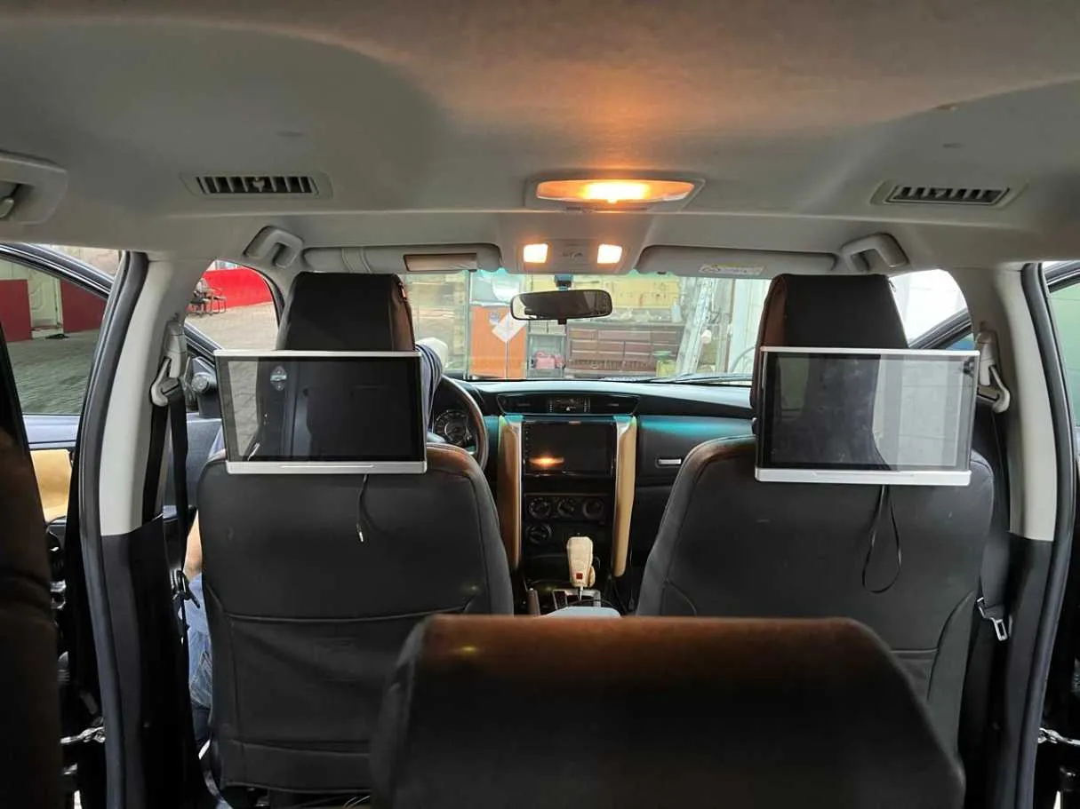 Car image 23
