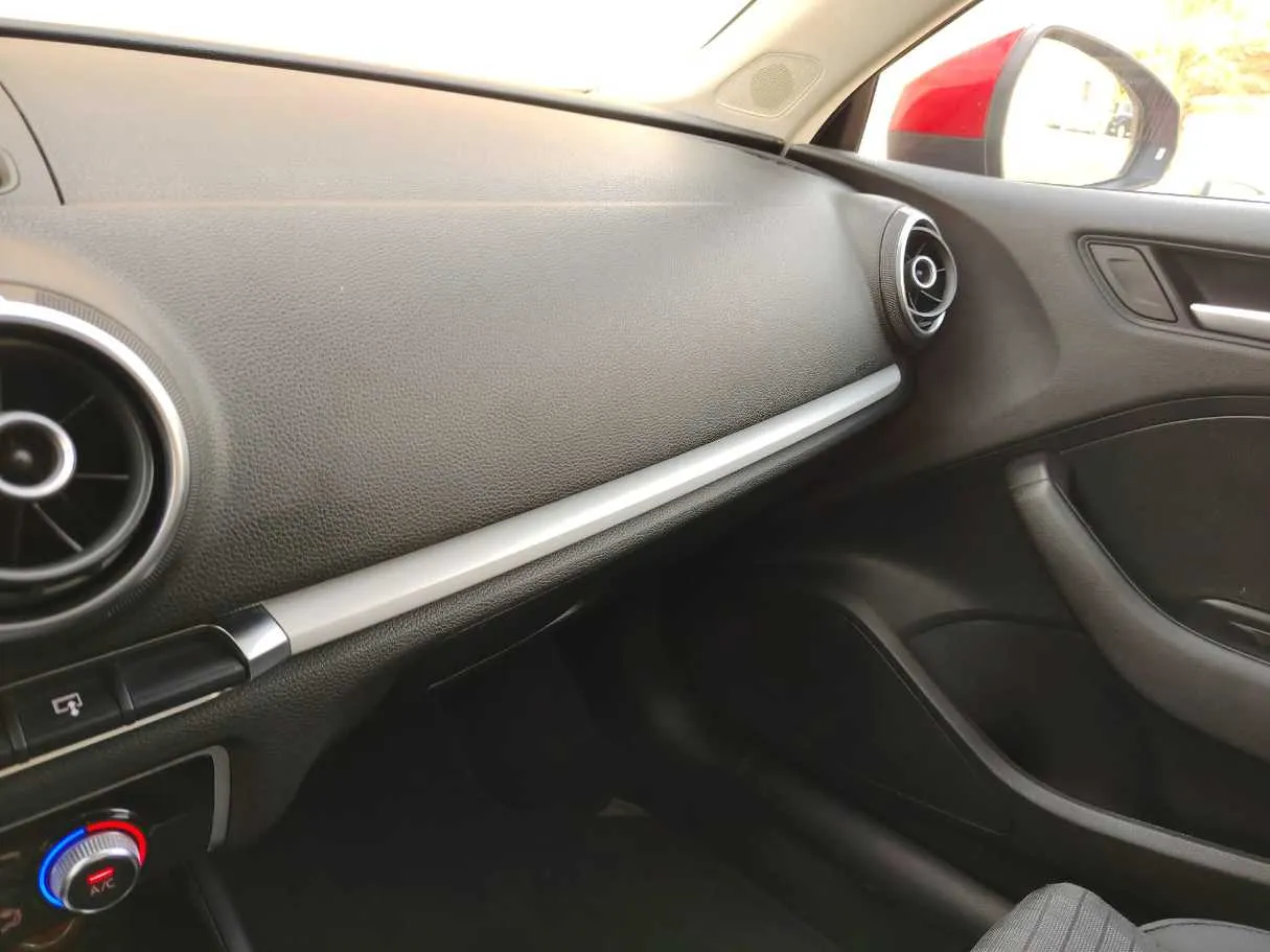 Car image 32