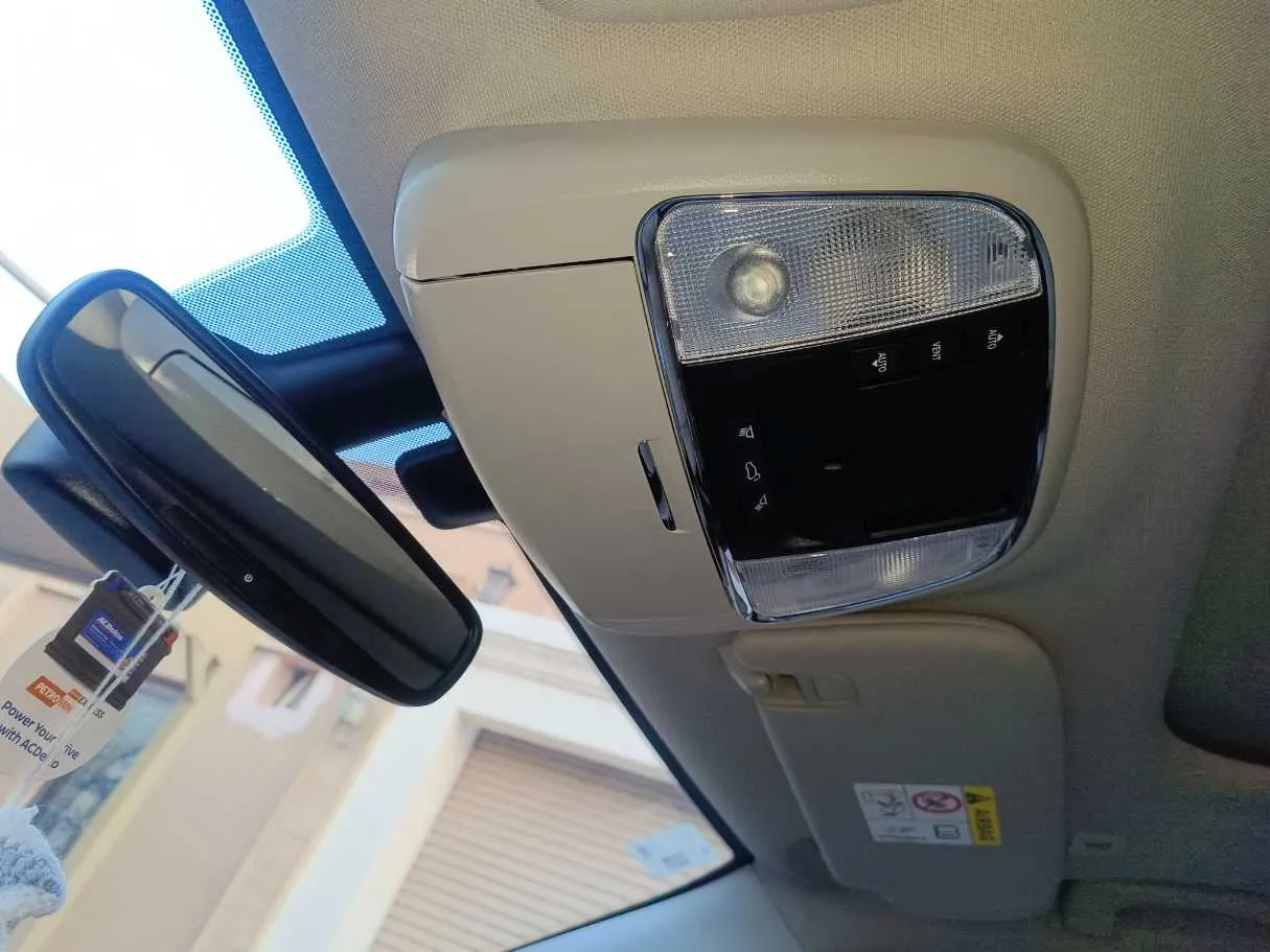 Car image 32
