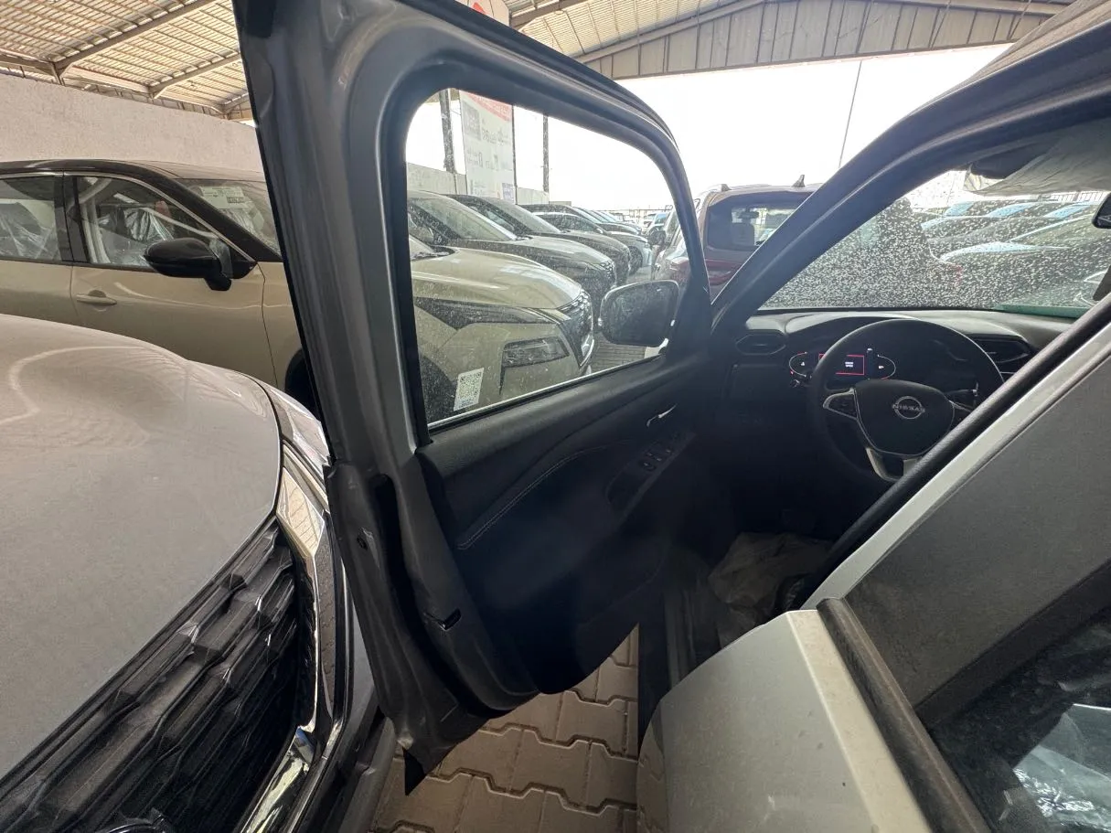 Car image 7