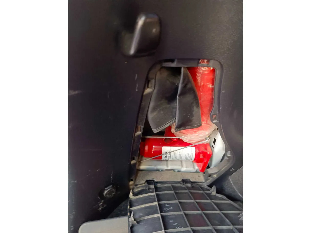 Car image 26