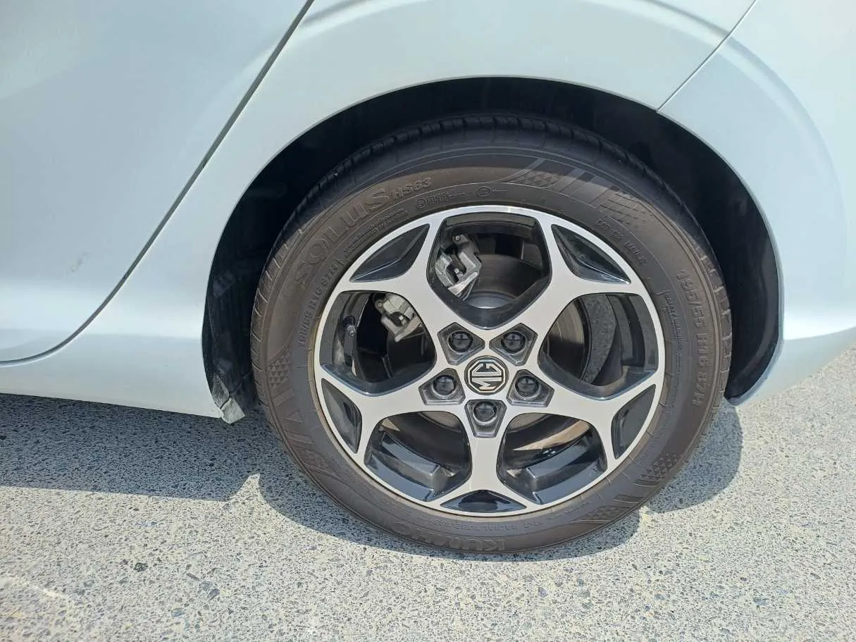 Car image 9