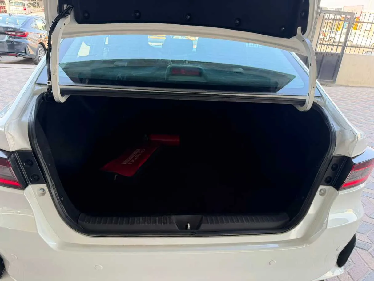 Car image 28