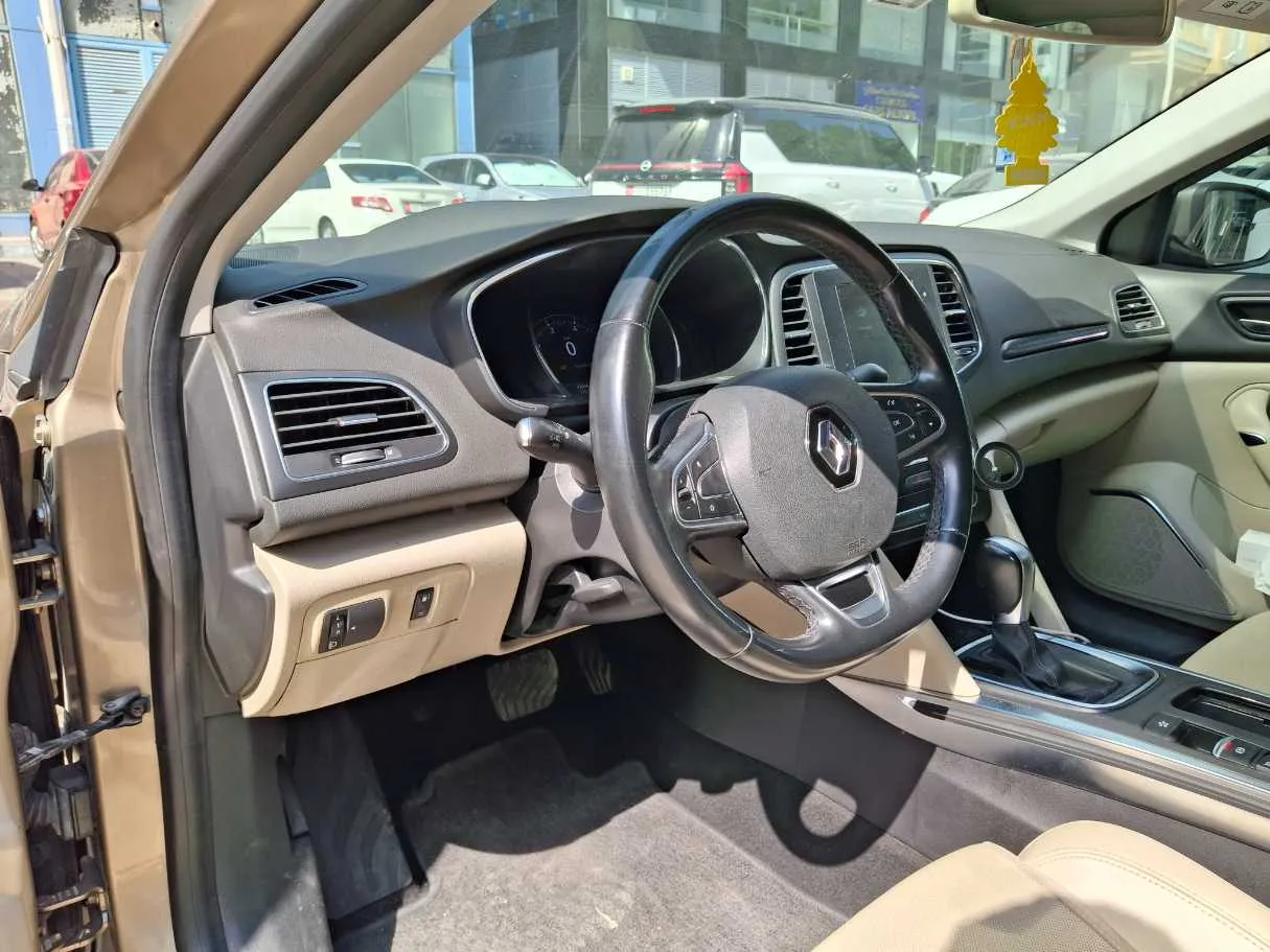 Car image 10