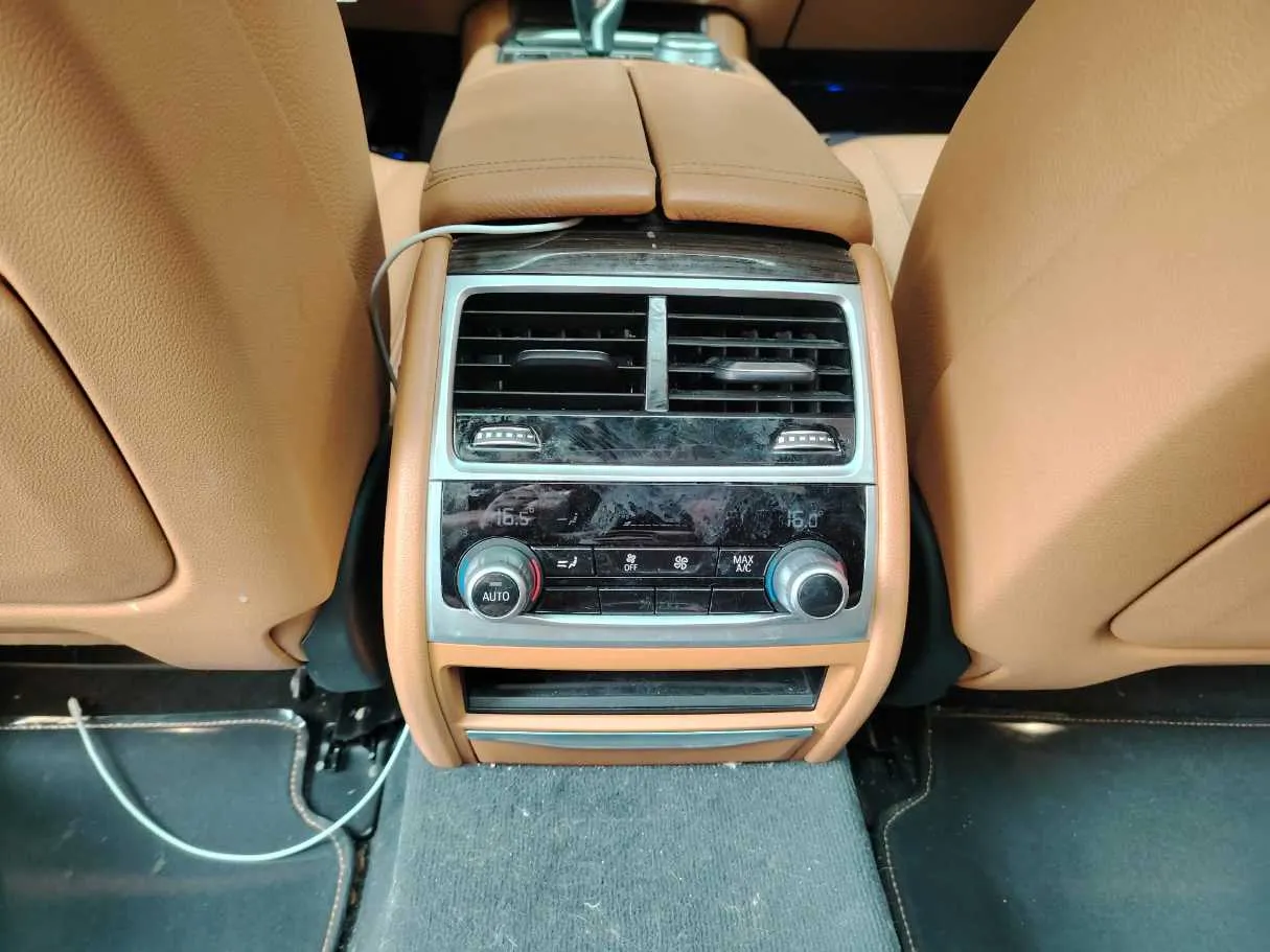 Car image 39