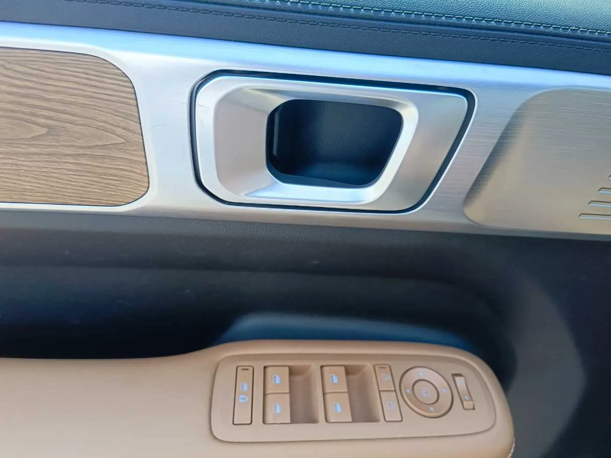 Car image 34