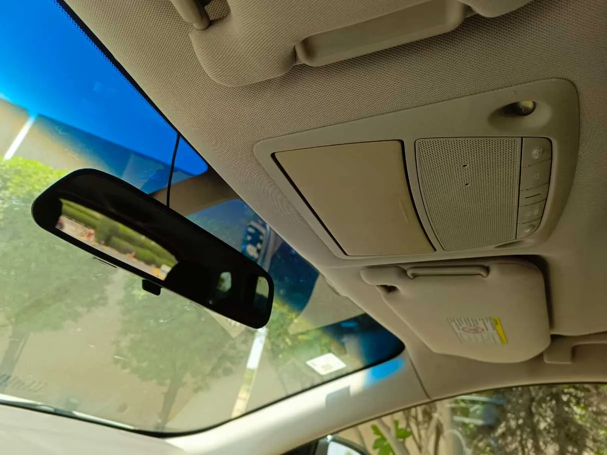 Car image 27