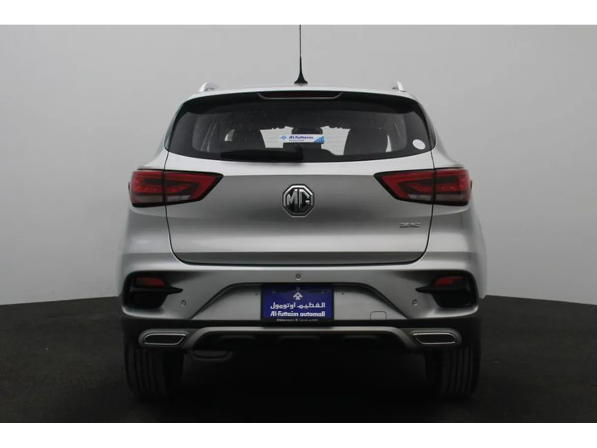 Car image 12