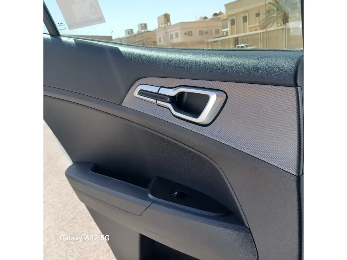 Car image 24