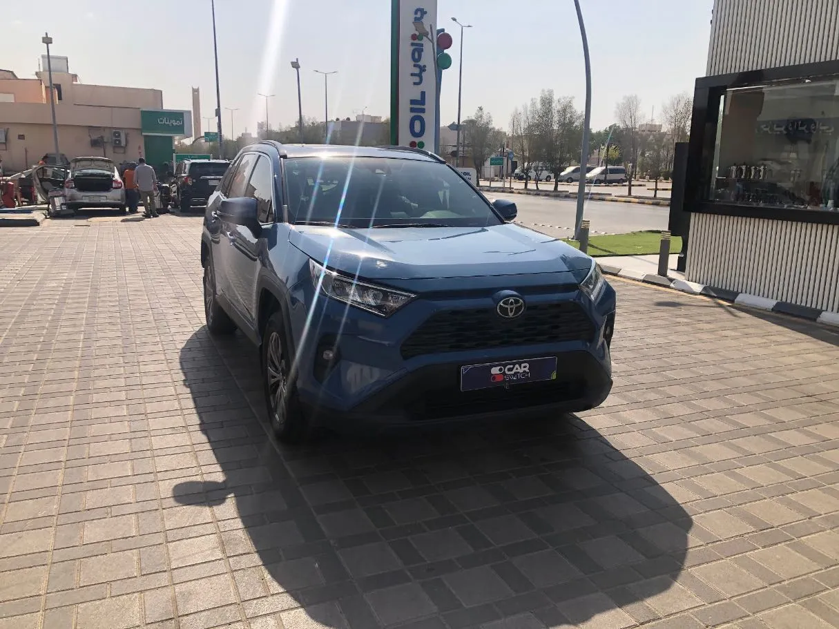 Car image 3