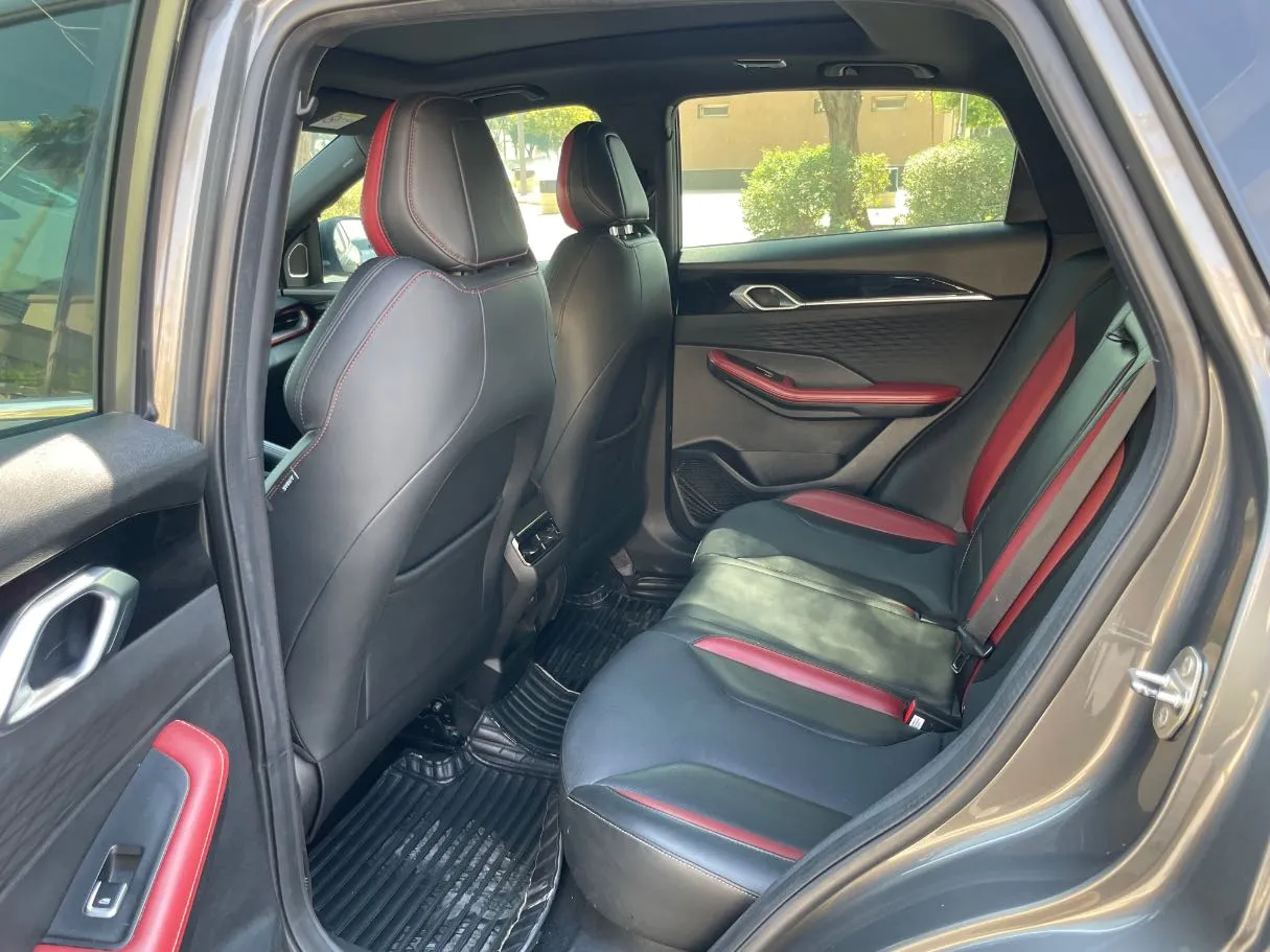 Car image 16