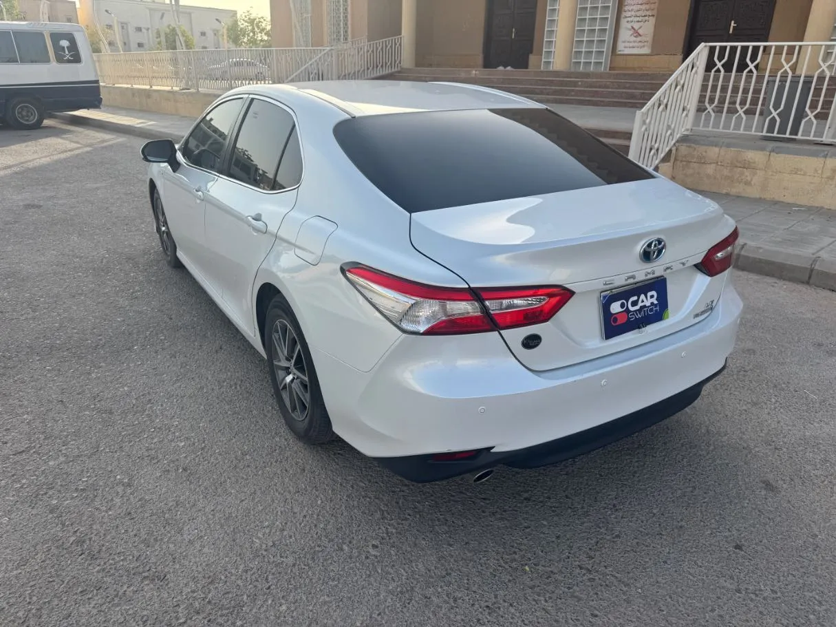 Car image 7