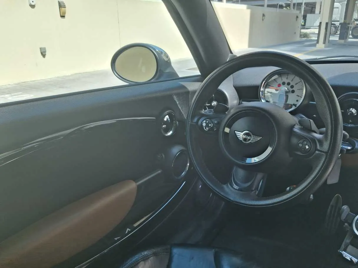 Car image 18