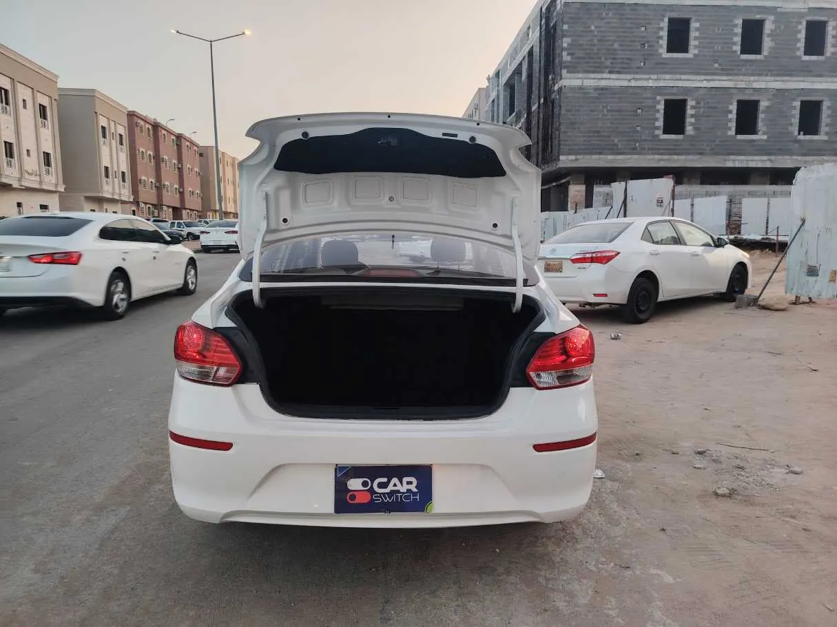 Car image 26