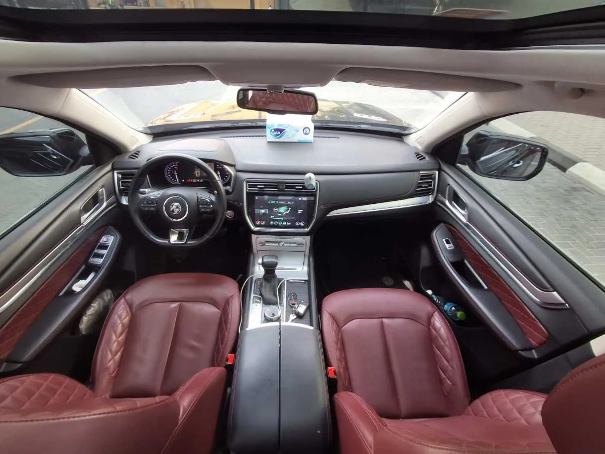 Car image 18