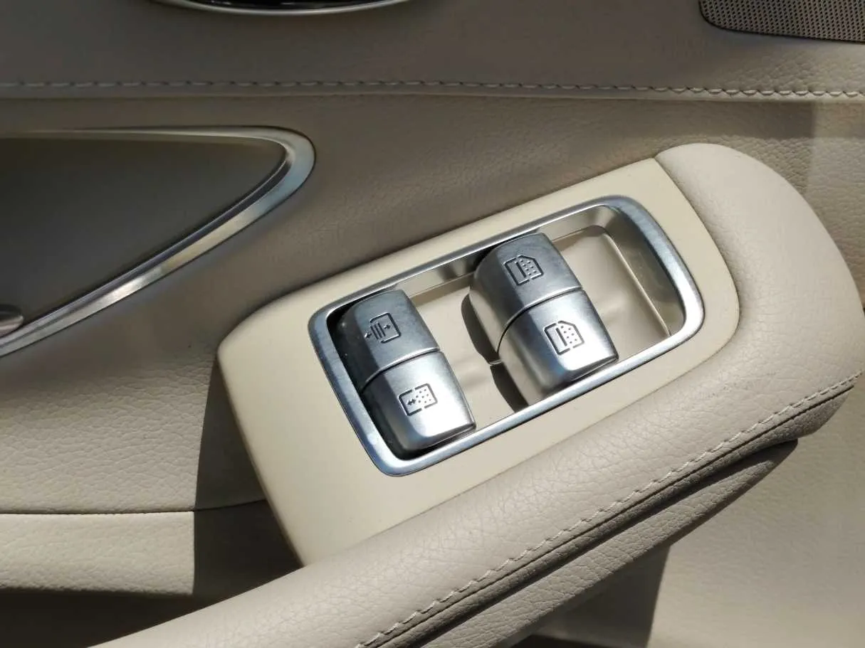 Car image 38
