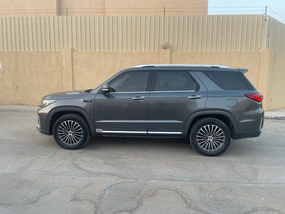 Car image 8